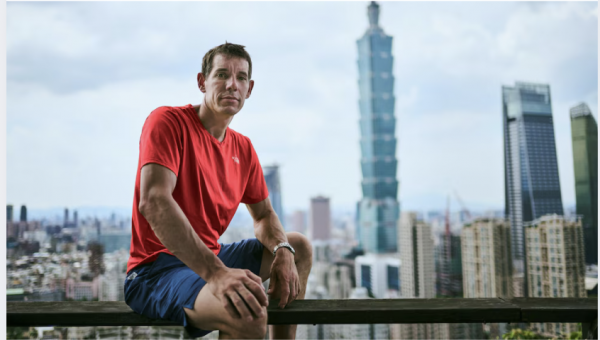 El peligroso reto de Alex Honnold fue pospuesto: escalará el rascacielos Taipei 101 sin cuerdas y será transmitido en vivo por Netflix